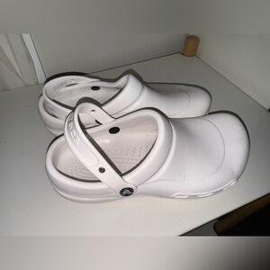 CROCS BISTRO SLIP RESISTANT WORK CLOG, WHITE - WOMEN'S  10